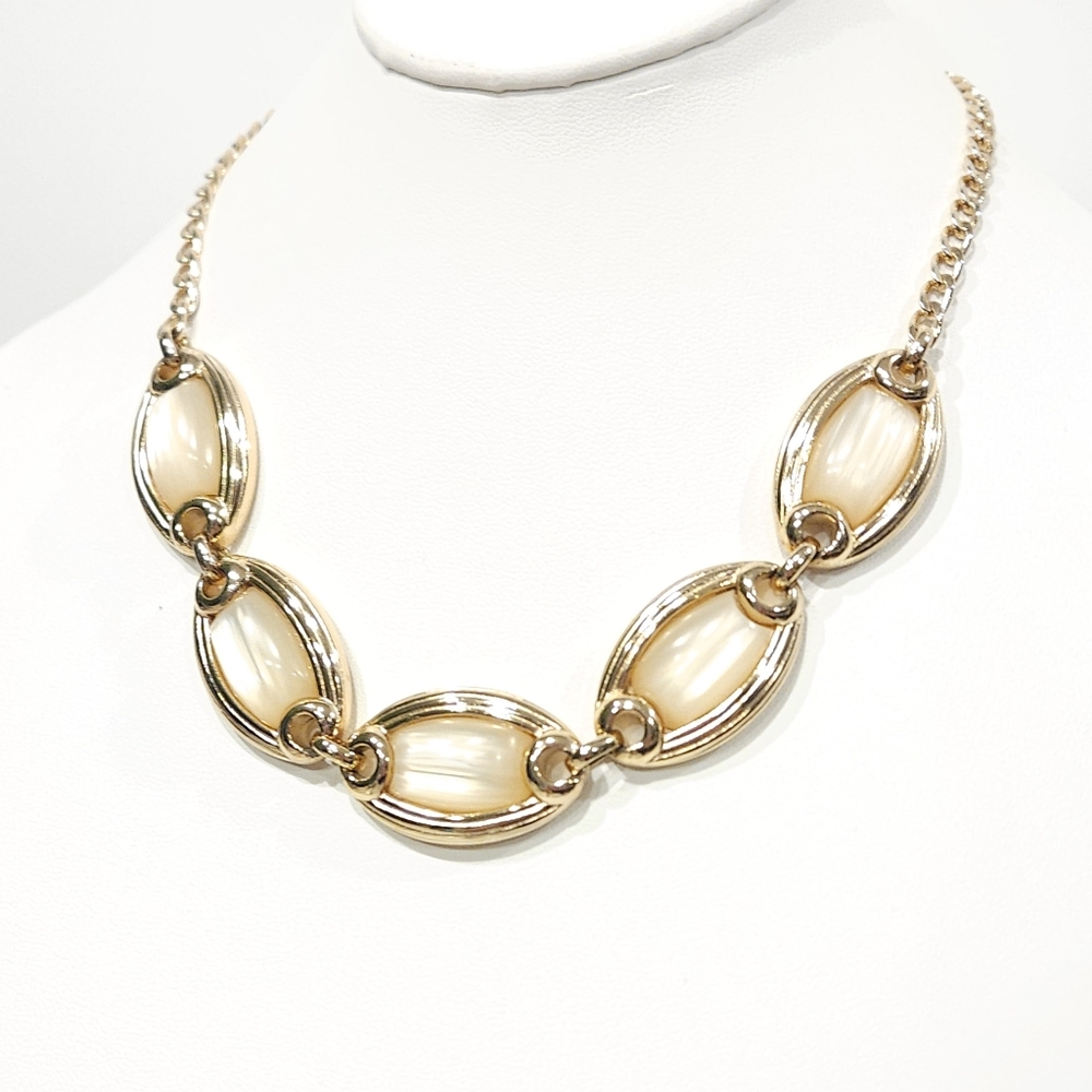 Christian Dior Vintage Ivory Lucite Gold-tone Link Chain Necklace 1970s 1980s - Picture 16 of 16